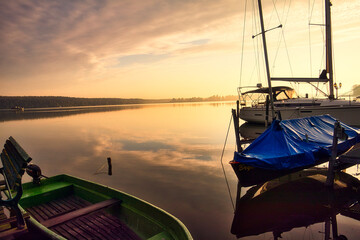 Segelyacht in Abendstimmung - Sunrise over sea - 