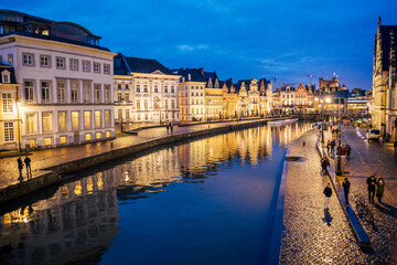 Obraz premium Houses by the canal in Ghent