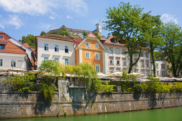 Fototapeta na wymiar Panorama of river Ljubljanica and colorful buildings in Ljubljana, Slovenia
