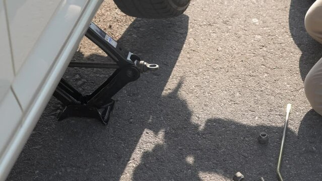車のタイヤ交換　パンク修理　冬タイヤ交換　夏タイヤ交換　