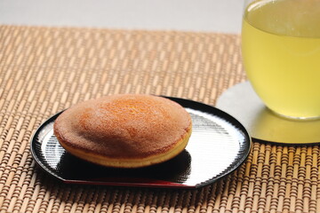 お茶請けにどら焼き