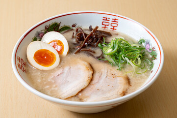 ラーメン　豚骨ラーメン