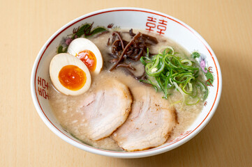 ラーメン　豚骨ラーメン