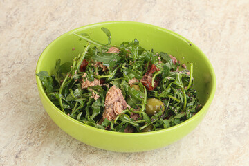 Salad with tuna and rucola