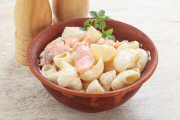 Pasta with salmon and cream cheese