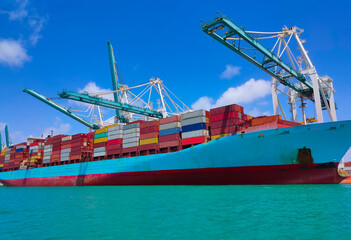 Naklejka premium Container ship at Port Miami, one of the largest cargo ports in the US.