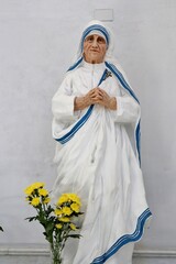 Ischia - Statua di Madre Teresa di Calcutta nella Chiesa di Santa Maria di Portosalvo