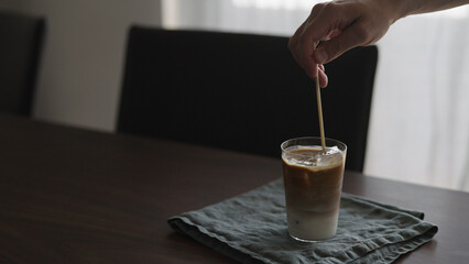 man make ice coffee in tumbler glass with ice to make iced coffee