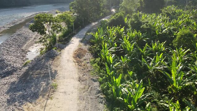 MANEJANDO BICICLETA EN LA UNI&Oacute;N DE DOS R&Iacute;OS MONZON Y HUALLAGA EN LA CIUDAD DE TINGO MARIA 