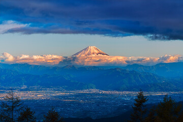 Naklejka na ściany i meble 甘利山より富士山の夕景を望む