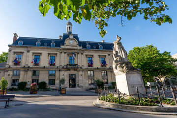 Vue extérieure de l'hôtel de ville de Saint-Ouen-sur-Seine, France, commune de la banlieue nord de Paris, située dans le département de Seine-Saint-Denis	