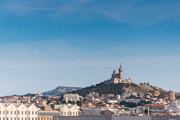 Fototapeta na wymiar Marseille depuis la mer.