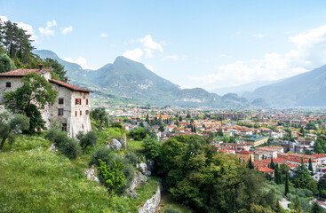 Fototapeta na wymiar Blick auf Riva del Garda 