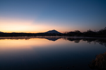 Fototapeta na wymiar 茨城　日の出前の筑波山