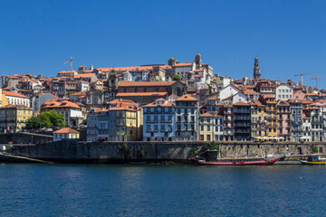 Cidade do Porto em Portugal num dia de verão