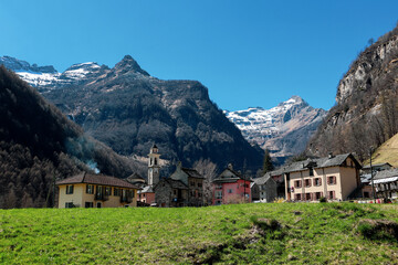 Fototapeta na wymiar View to the historical Village of Sonogno in Ticino