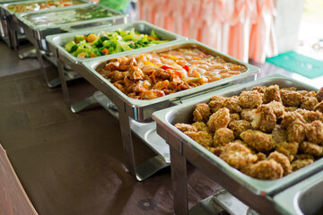 scooping the food, catering, dinner time
