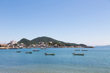 海と船と山と鞆の浦の街