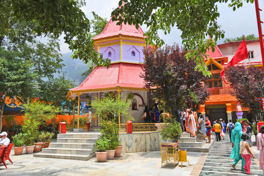 Well-known Shakti Peeth of Hindu religion, Naina Devi Temple, is a sacred place of great devotion in Nainital.