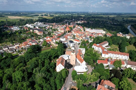 Bad Liebenwerda, Burgplatz mit Lubwardturm 2022