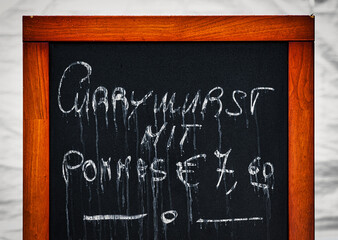 Currywurst mit Pommes