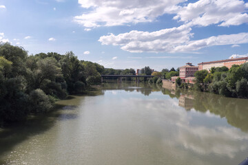 Fototapeta premium Ebro river flowing through the city of logrono. Photo launched from the stone bridge