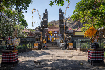 Obraz premium entrance of balinese temple