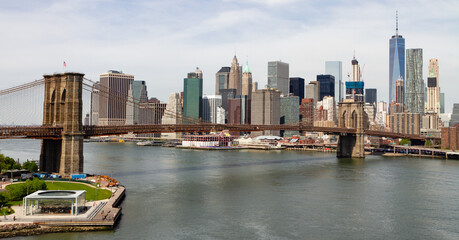 View of the Brooklyn Bridge with lower Manhattan in the distance - obrazy, fototapety, plakaty