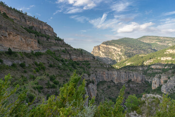 Fototapeta na wymiar Wonderful natural landscapes of Spain. One of the many viewpoints in the eastern Rioja is located in the canyon of the river Leza. 