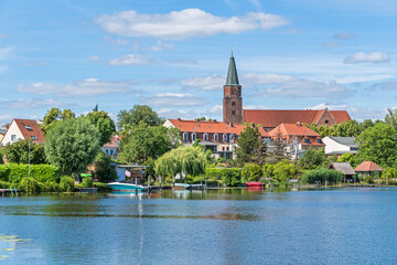 Naklejka premium Brandenburger Stadtkanal with the Dominsel and St. Peter and Paul Cathedral in Brandenburg, Germany
