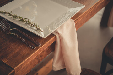 Decoraci&oacute;n de mesa elegante para banquete de fiesta 