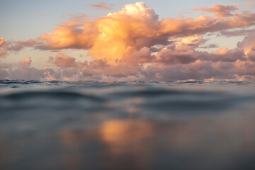Fototapeta na wymiar Sunrise over the ocean, Sydney, Australia