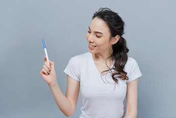 Fototapeta premium woman hold pregnancy test kit, Pregnant women 