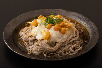 冷やしなめこおろし蕎麦