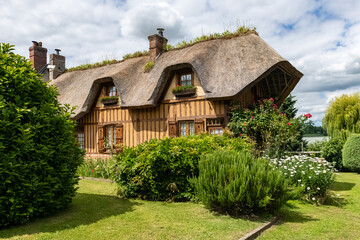 Fototapeta na wymiar A thatched cottage in Normandy, on the banks of the Seine, beautiful house 