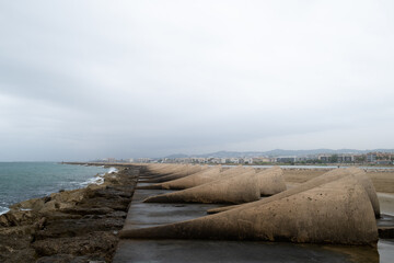 Cubelles thermal breakwater, social controversy over its demolition by the Endesa energy company