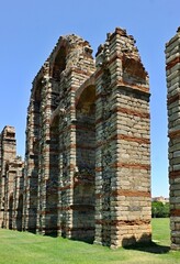 Fototapeta na wymiar Historic acueducto de los Milagros in Merida, Extremadura - Spain 