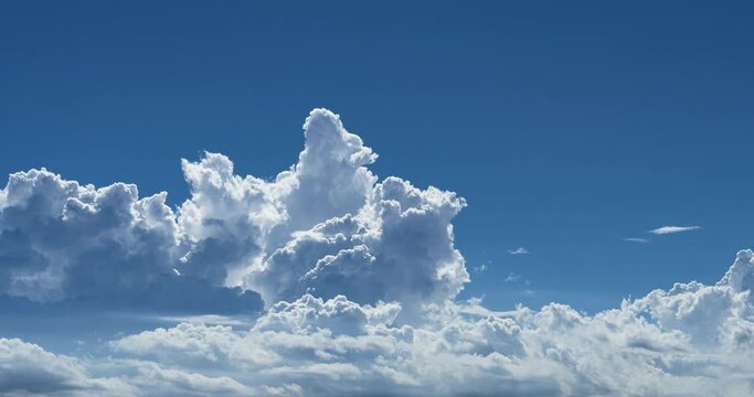 積乱雲(入道雲)の流れの4Kタイムラプス動画
