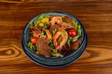 Fototapeta premium fresh salad with tomatoes and shrimps