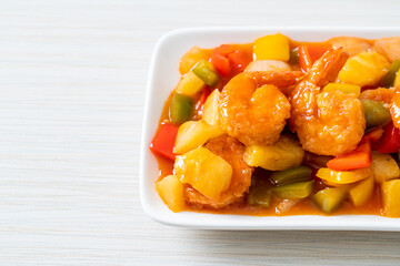 Stir-fried sweet and sour with fried shrimp