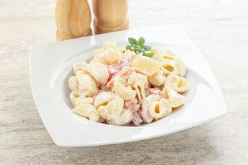 Pasta with salmon and cream cheese