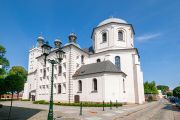 Fototapeta na wymiar Kościół farny, manierystyczny pw. św. Jadwigi w Grodzisku Wielkopolskim