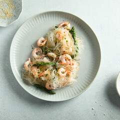 Rice noodles with shrimps and asparagus