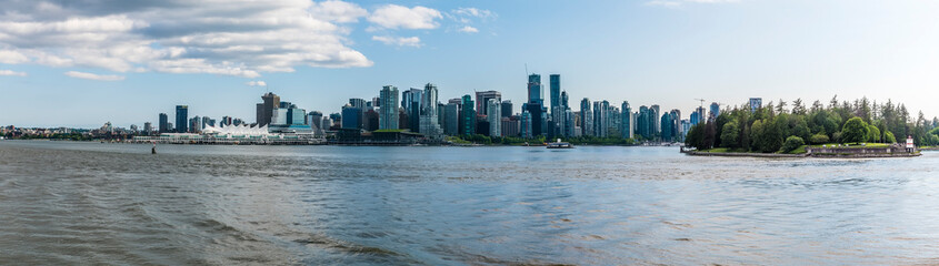 Obraz premium A panorama view showing Stanley Park and the south shore of Vancouver, Canada in summertime