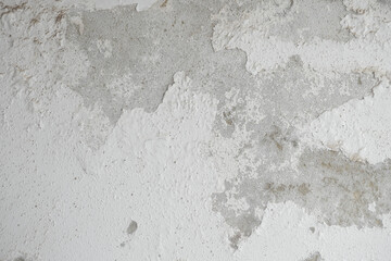  water leaks on the wall damage the paint.