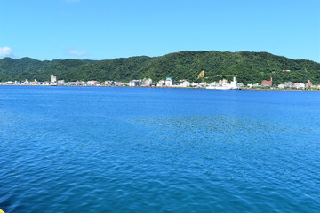 Fototapeta premium 奄美大島,海岸,名瀬港,夏.海水浴,珊瑚,サンゴ,マリンブルー,エメラルドブルー