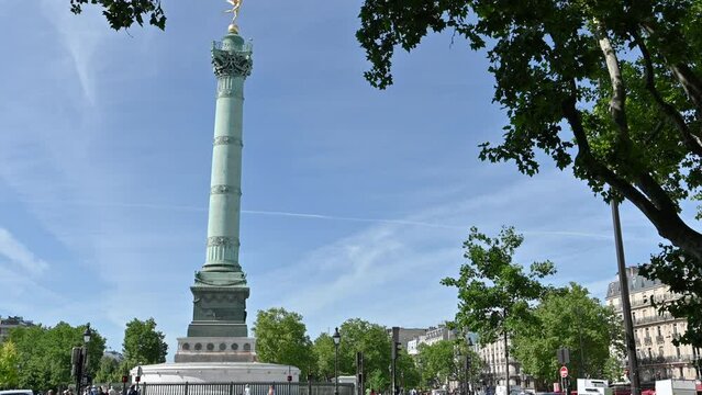 France, Paris, June 2022. Place de la Bastille, highlighted the column of Juillet, in memory of the revolution of 1830. The golden winged statue stands out on the top. Tilt movement