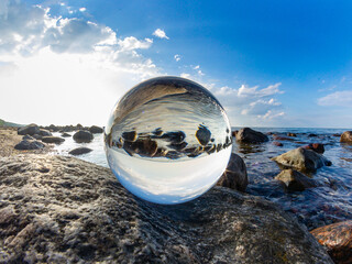 Glaskugel am Strand