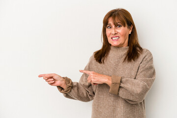 Obraz premium Middle age caucasian woman isolated on white background shocked pointing with index fingers to a copy space.