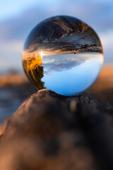 Glaskugel am Strand